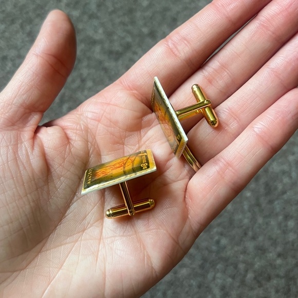 Vintage Statue of Liberty Stamp Cufflinks Gold Tone Metal US Postage 8 Cents - Picture 2 of 5